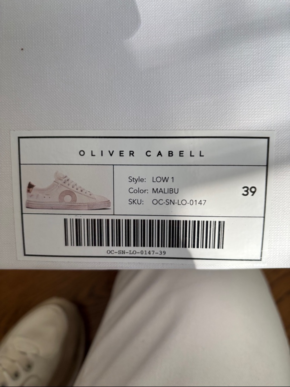 Oliver Cabell LOW 1 Malibu Sneakers in White with Gold - Picture 3 of 10